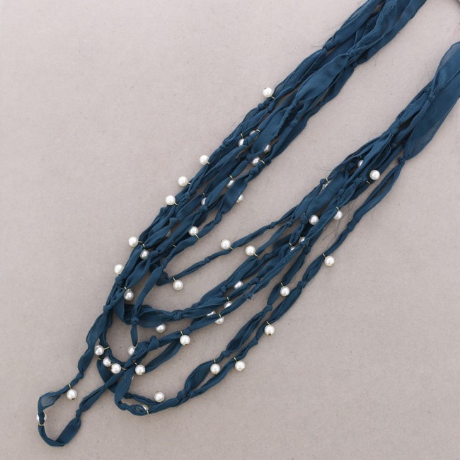 COLLAR LARGO TELA BOLITAS