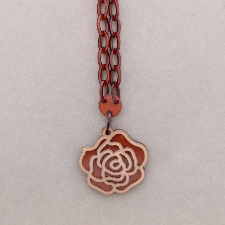 COLLAR LARGO COLGANTE RESINA