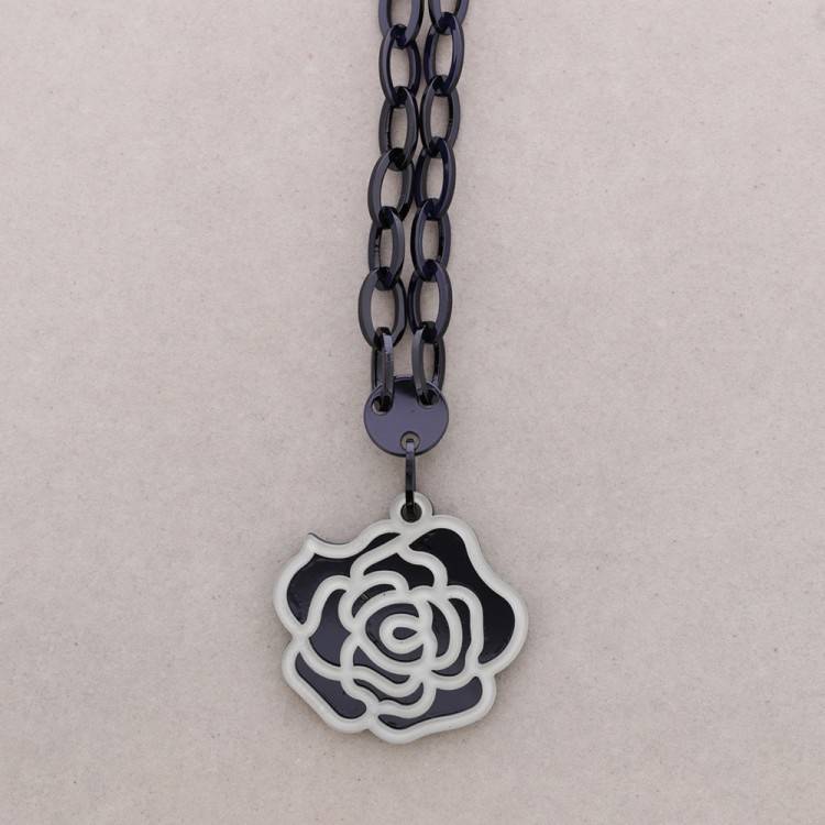 COLLAR LARGO COLGANTE RESINA 2