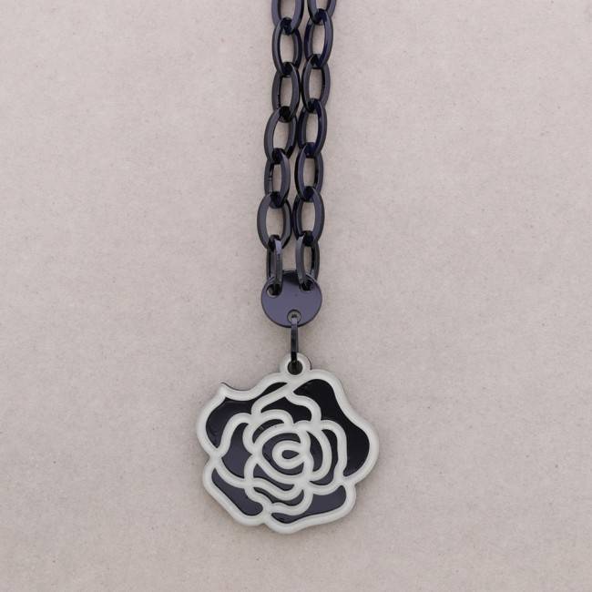 LONG PENDANT NECKLACE RESIN