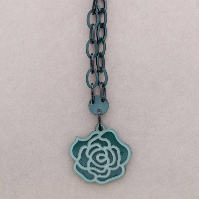 COLLAR LARGO COLGANTE RESINA