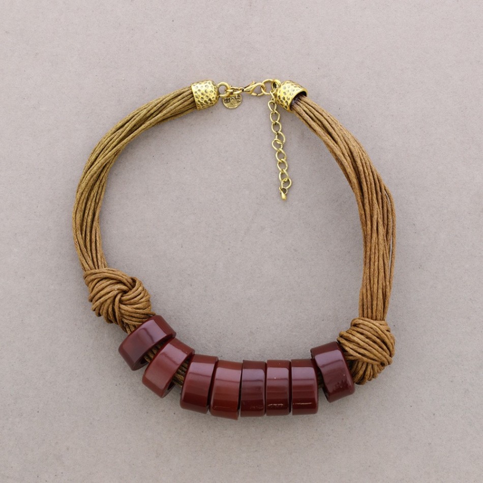 NECKLACE WITH BEADS AND CORDS