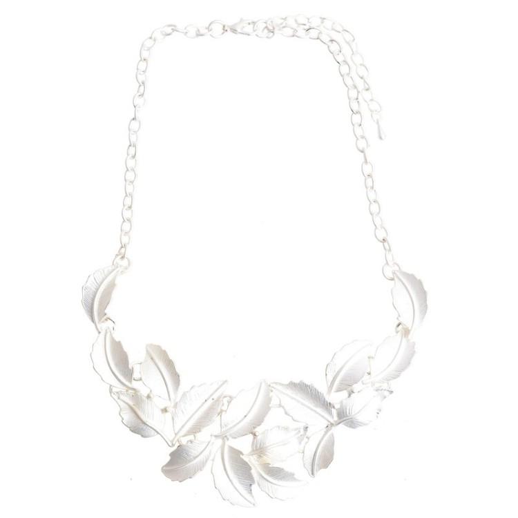 METAL LEAF CHOKER