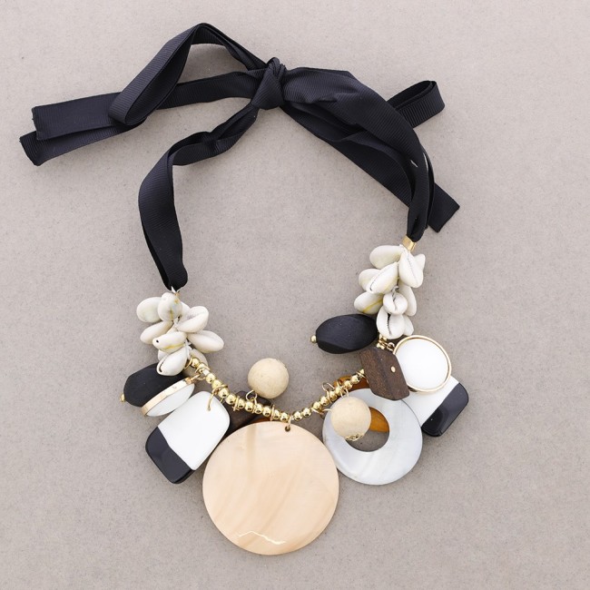NECKLACE WITH VARIOUS BEADS