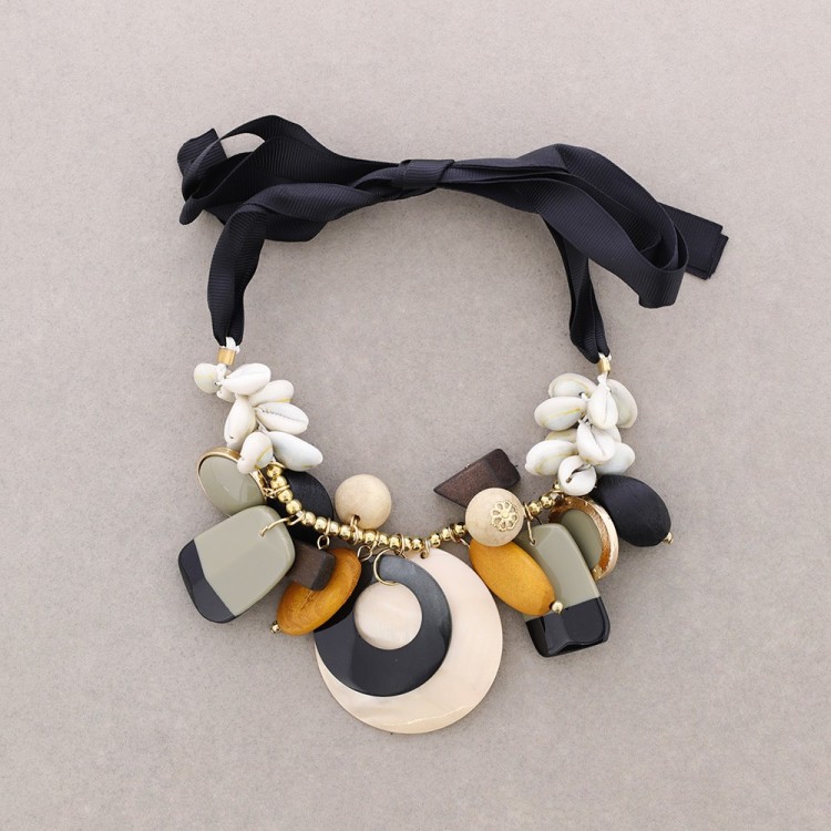 NECKLACE WITH VARIOUS BEADS 2