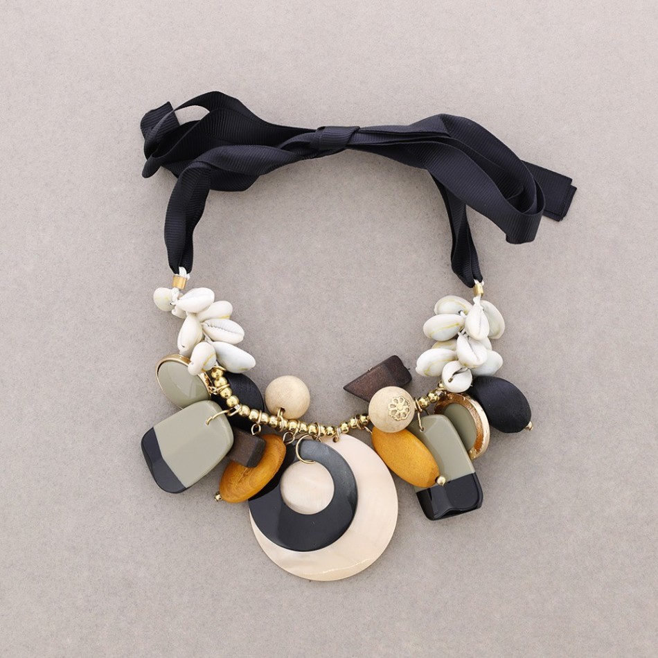 NECKLACE WITH VARIOUS BEADS