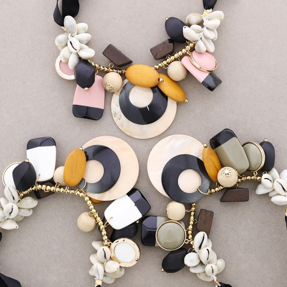 NECKLACE WITH VARIOUS BEADS