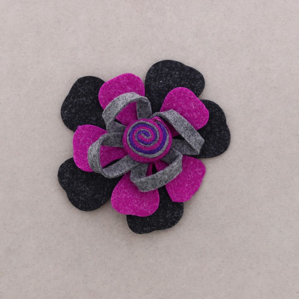 FELT BROOCH 5CM