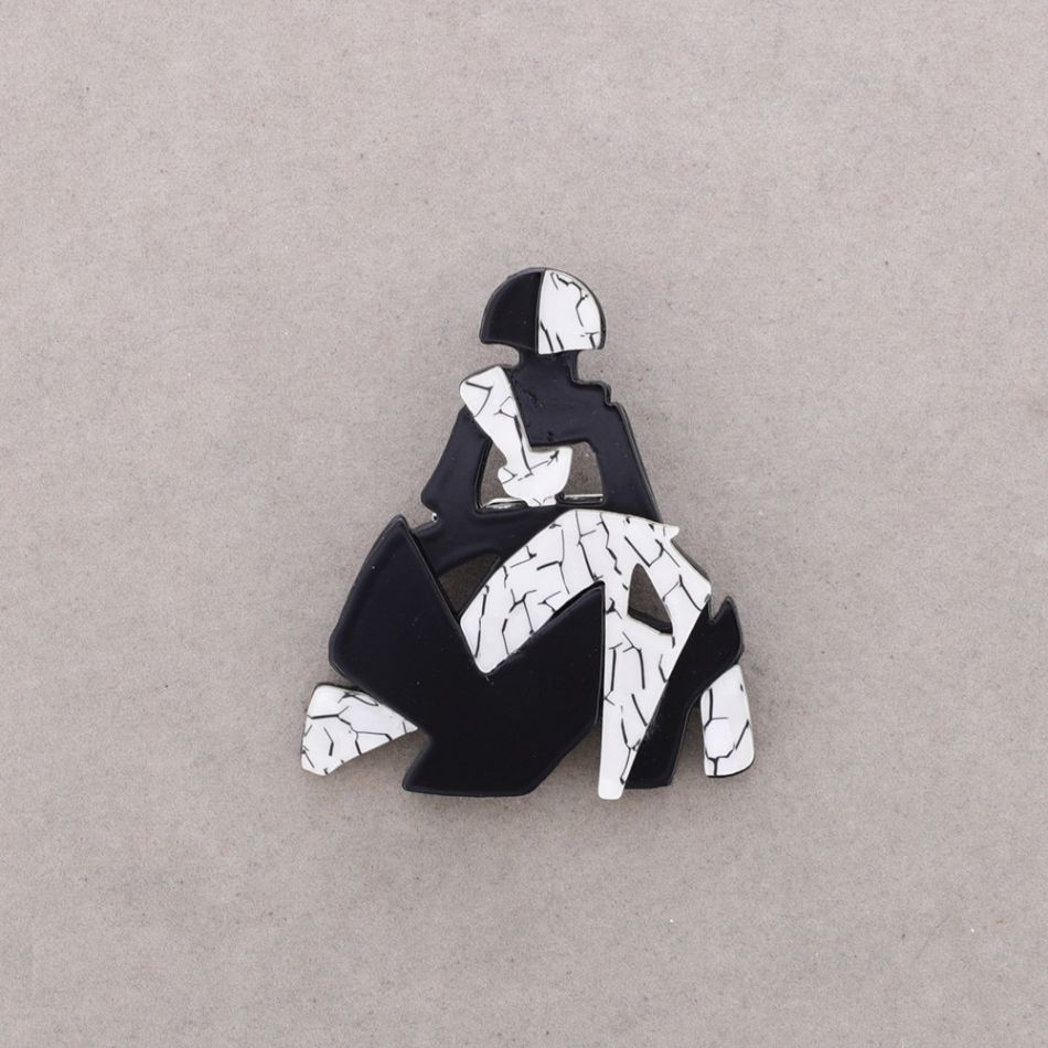 BROCHE MENINA RESINA
