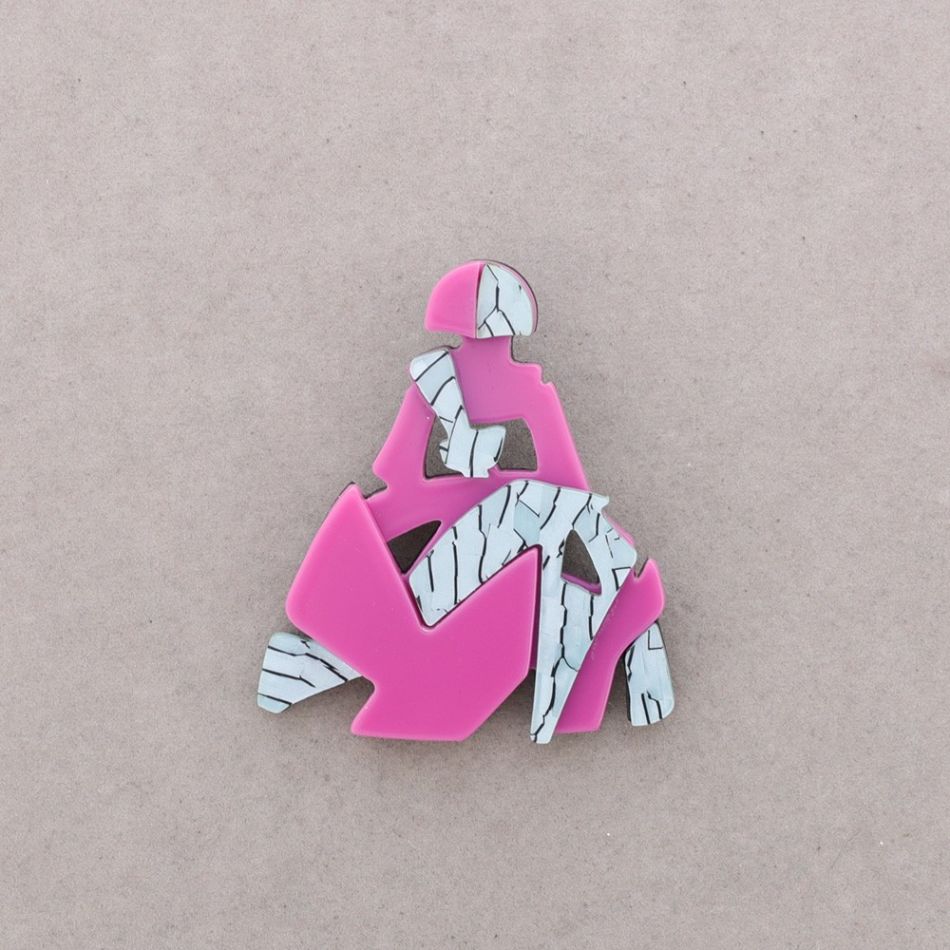 BROCHE MENINA RESINA