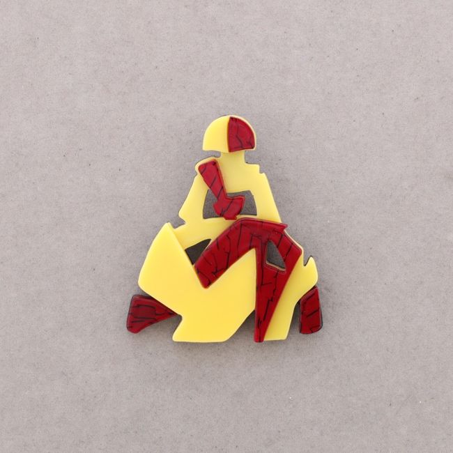 BROCHE MENINA RESINA