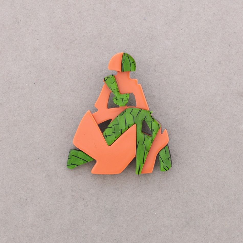 BROCHE MENINA RESINA