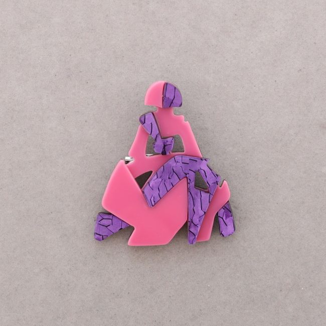 BROCHE MENINA RESINA