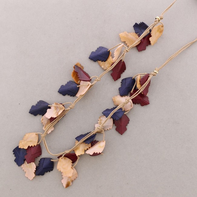 LONG RESIN LEAF NECKLACE
