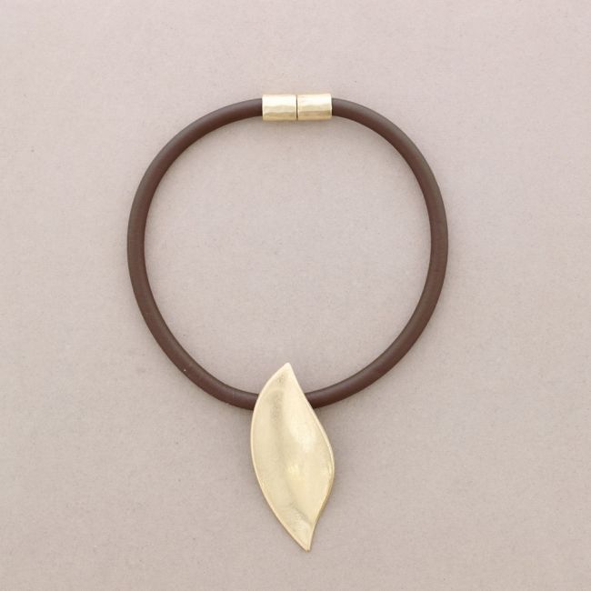 RUBBER LEAF METAL NECKLACE
