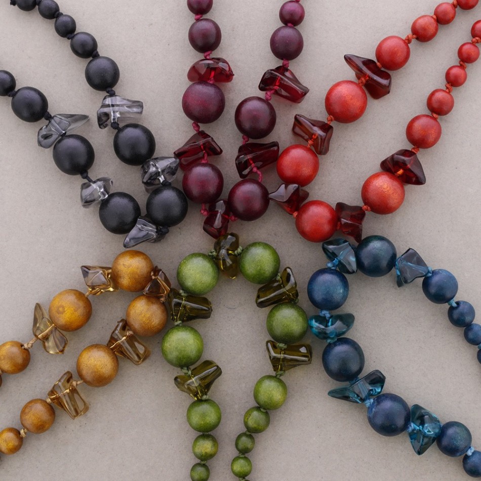 LONG BEAD NECKLACE