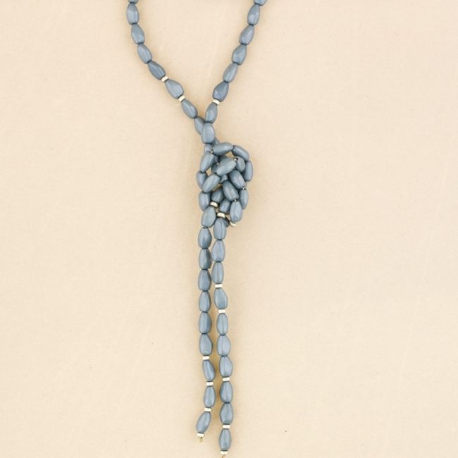 LONG NECKLACE WITH RESIN BEADS
