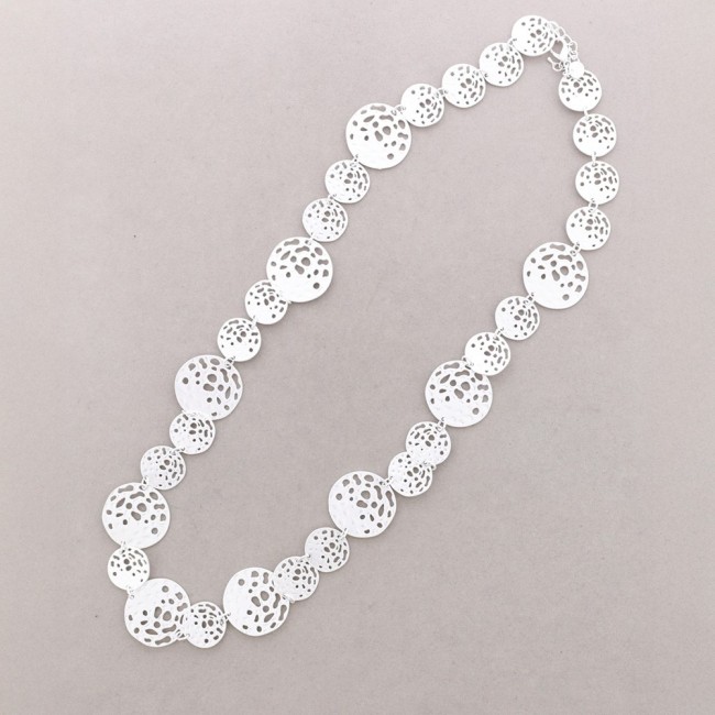 LONG NECKLACE WITH BEADED MEDALS AND METAL FILIGREE