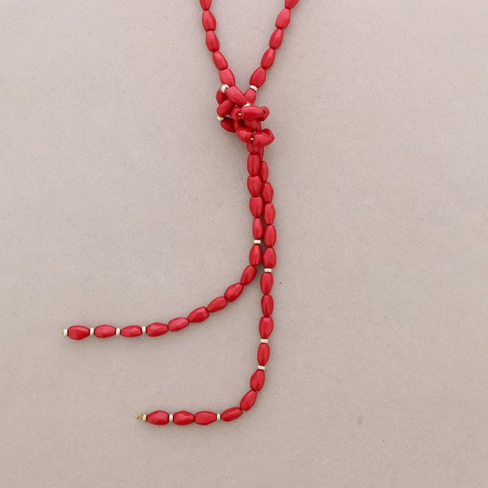LONG NECKLACE WITH RESIN BEADS