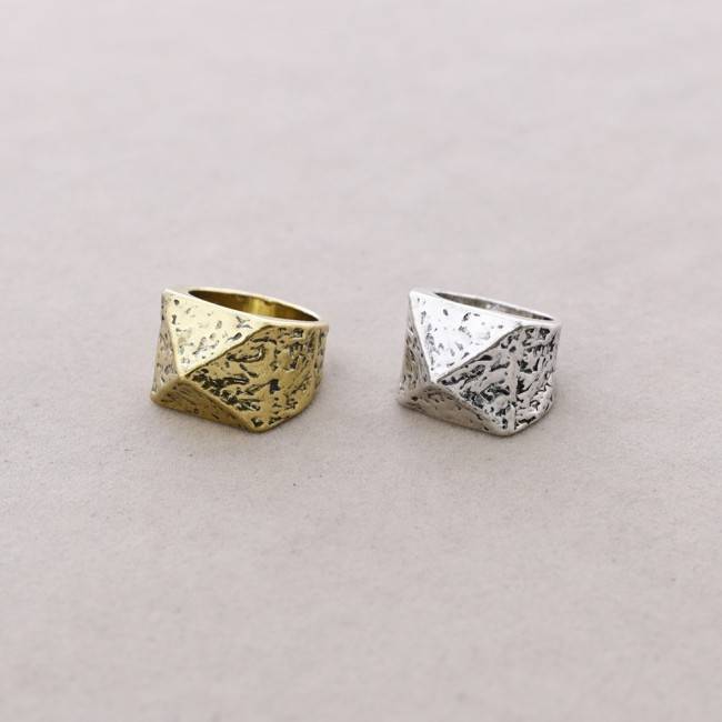 ANILLO METAL PIRÁMIDE