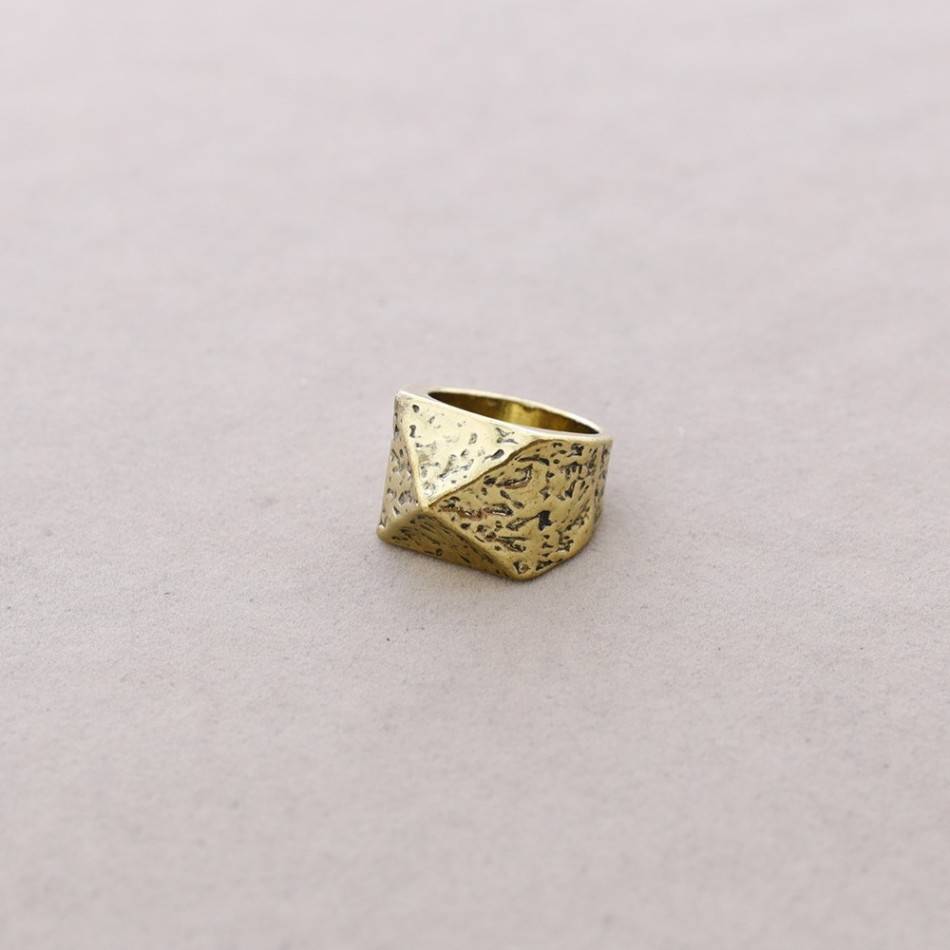 ANILLO METAL PIRÁMIDE