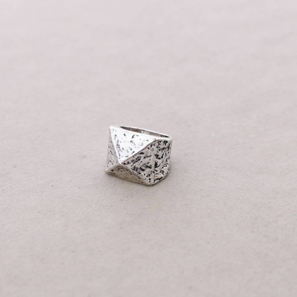 ANILLO METAL PIRÁMIDE