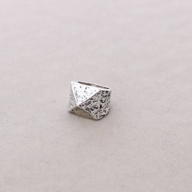 ANILLO METAL PIRÁMIDE