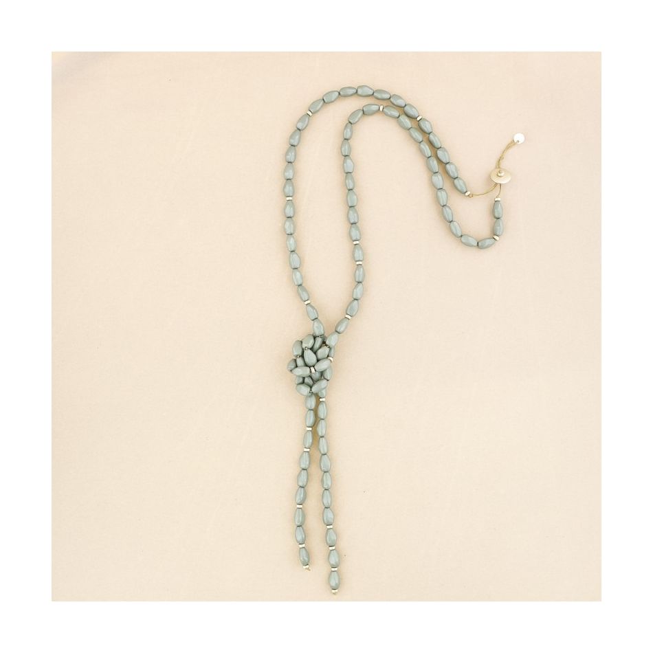 LONG NECKLACE WITH RESIN BEADS