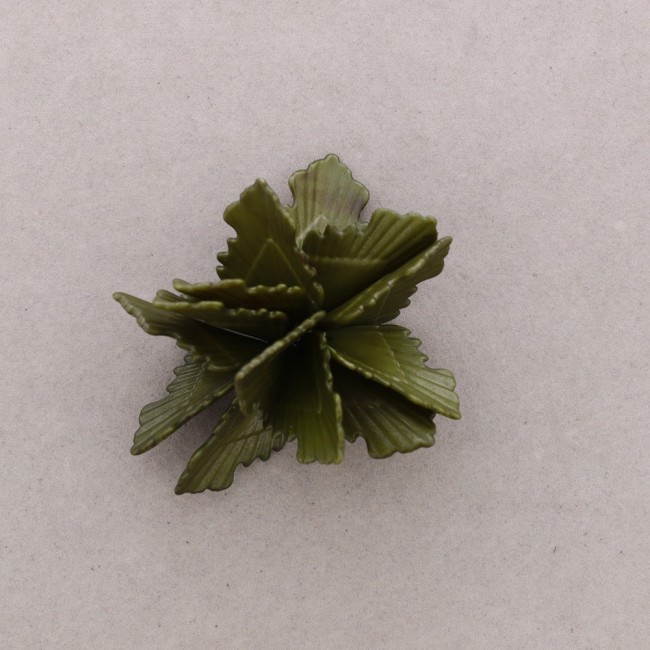 BROCHE HOJAS RESINA
