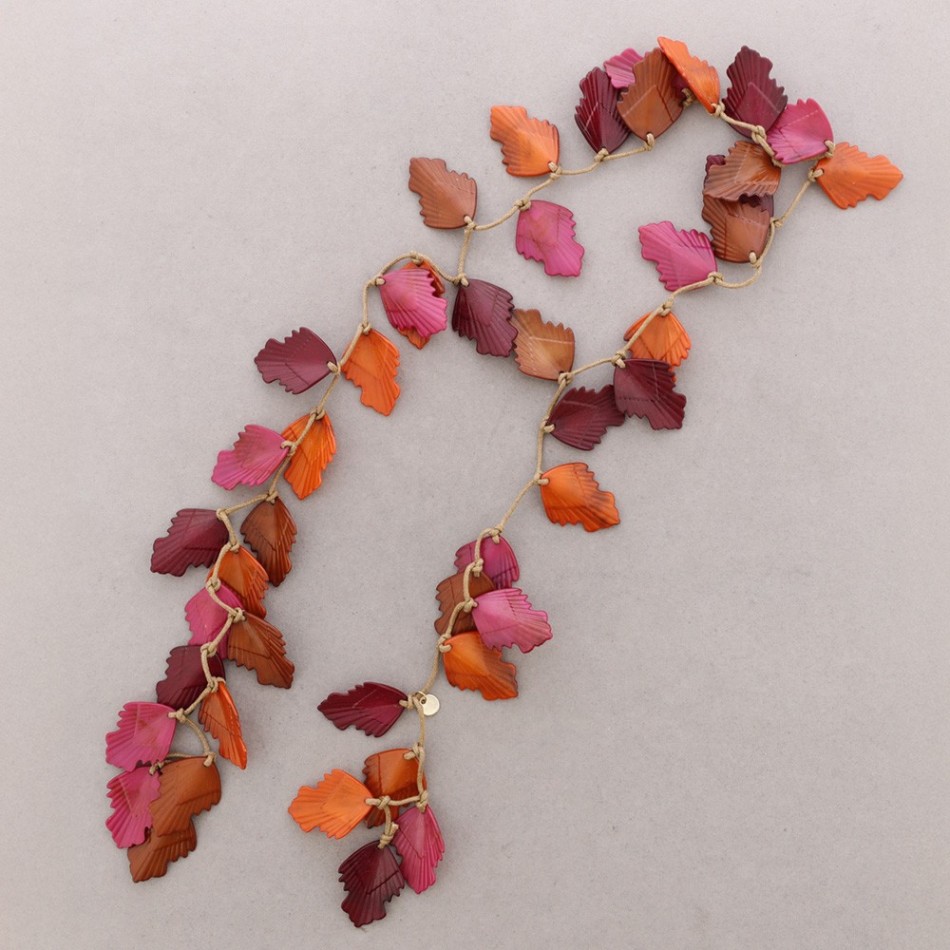 OPEN RESIN LEAVES NECKLACE