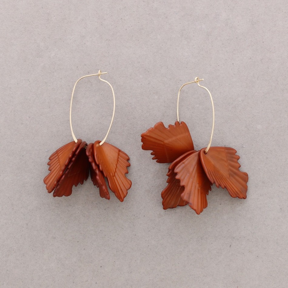 PENDIENTES ARO HOJAS RESINA
