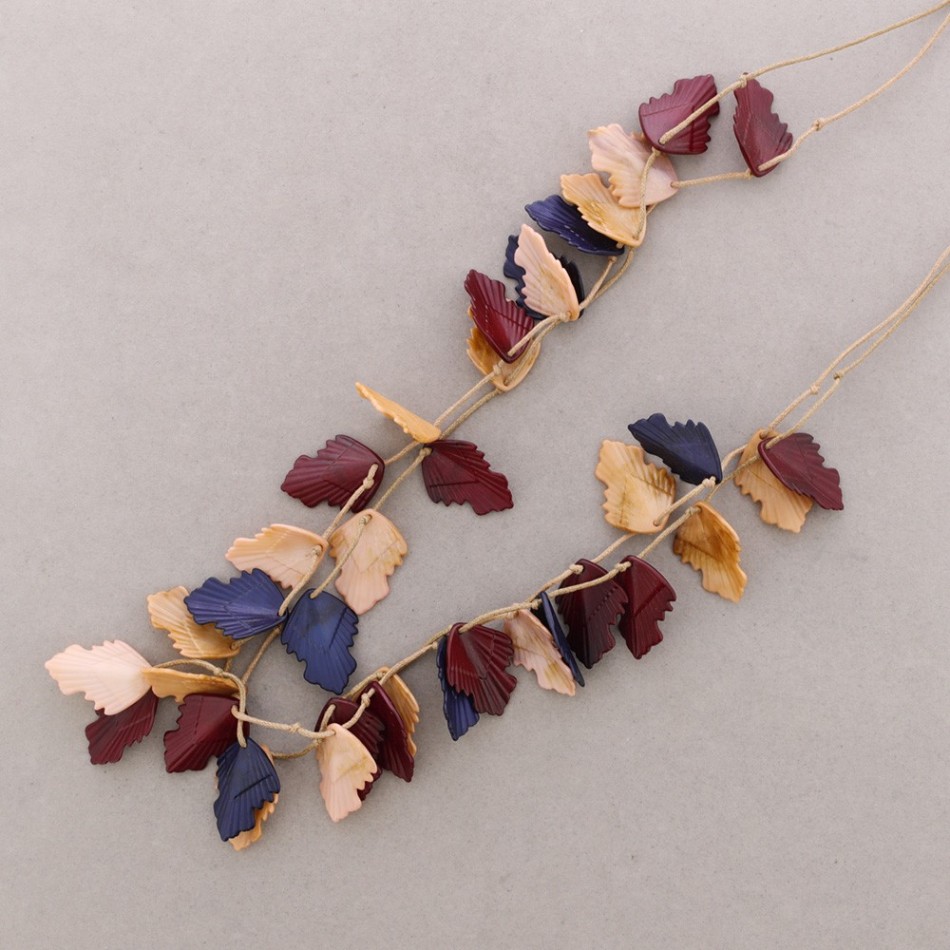 LONG DOUBLE LEAVES RESIN NECKLACE