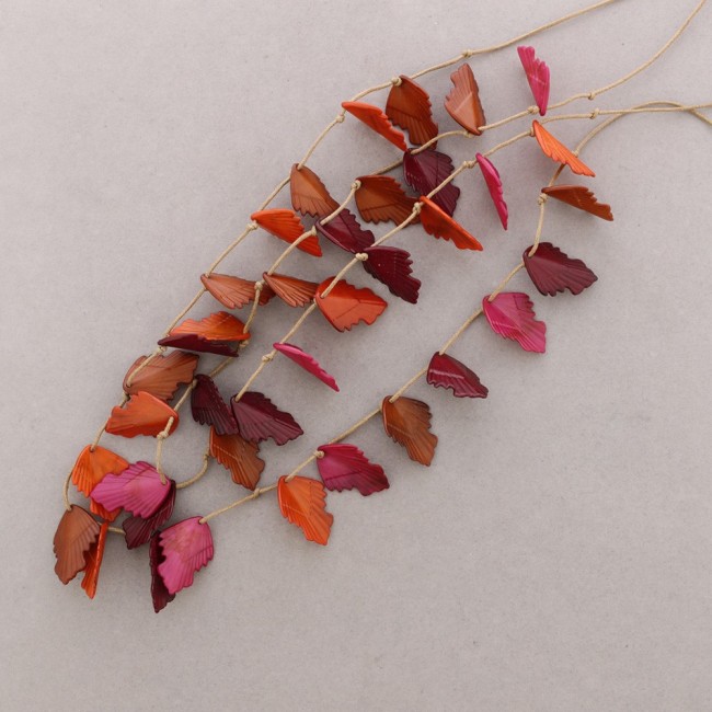 LONG DOUBLE LEAVES RESIN NECKLACE