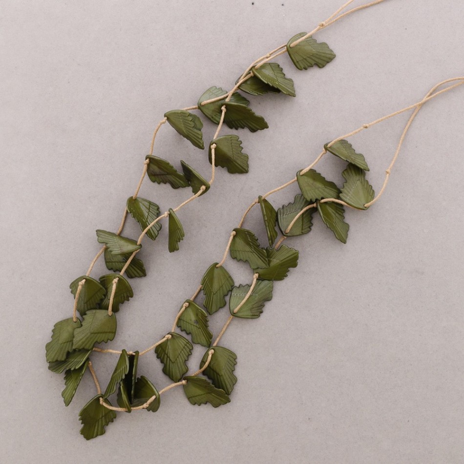 LONG DOUBLE LEAVES RESIN NECKLACE