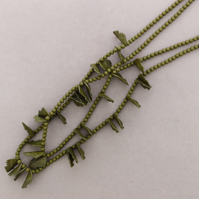 COLLAR LARGO DOBLE CUENTAS HOJAS RESINA