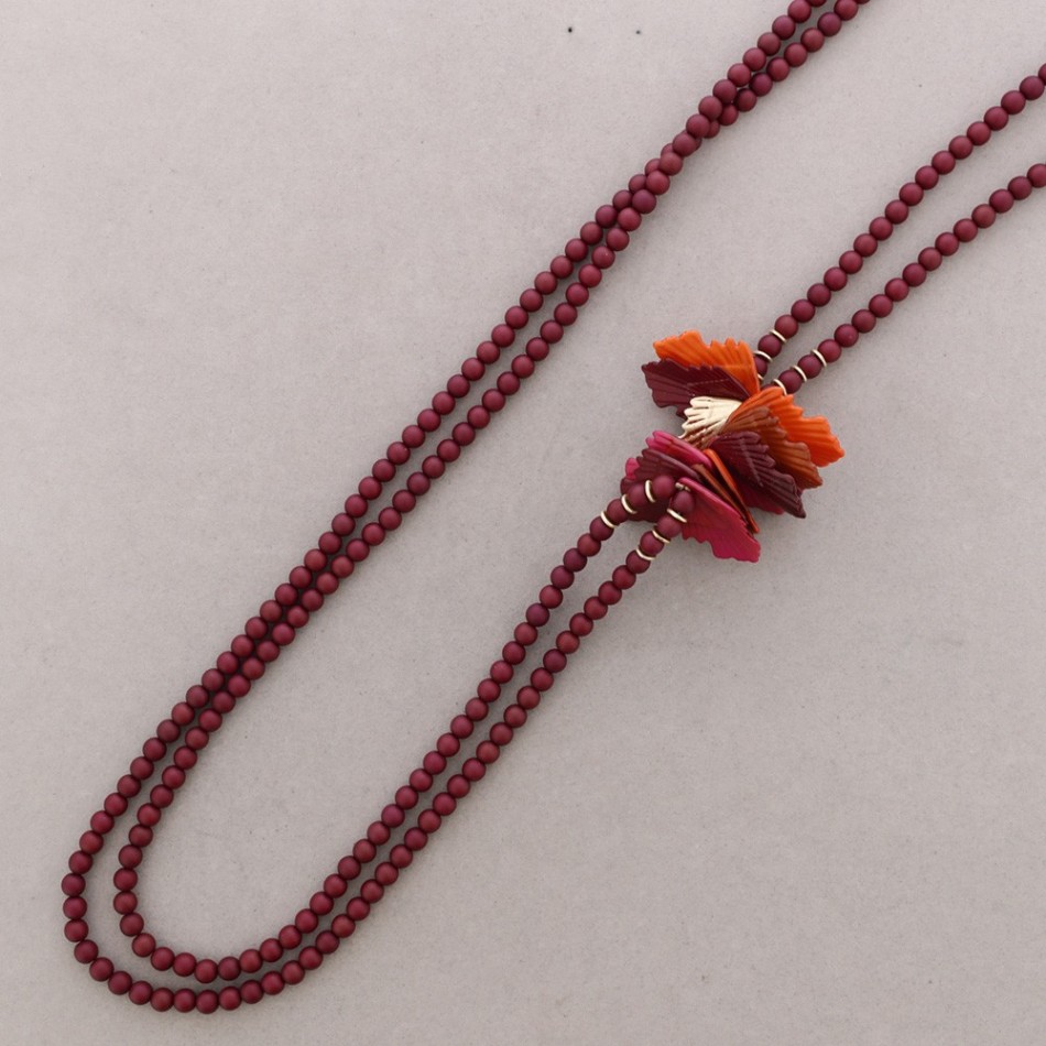 COLLAR LARGO DOBLE CUENTAS HOJAS RESINA