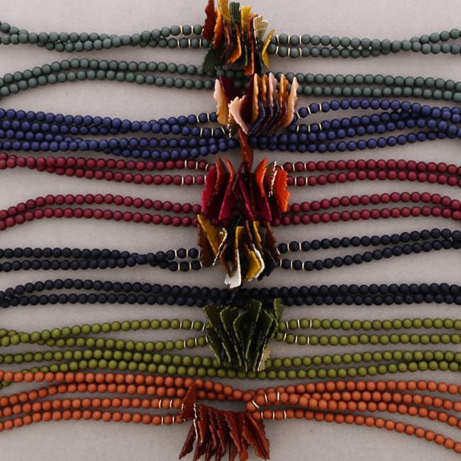 LONG DOUBLE RESIN LEAF BEAD NECKLACE