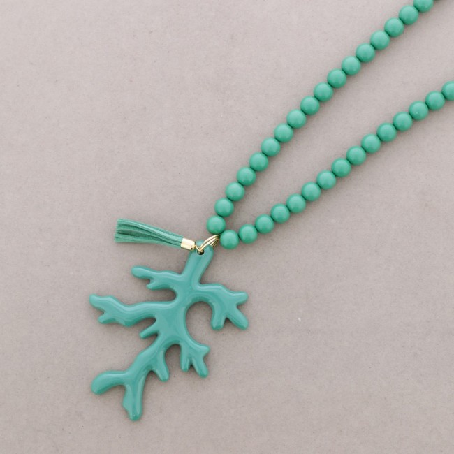 LONG CORAL NECKLACE WITH RESIN PENDANT