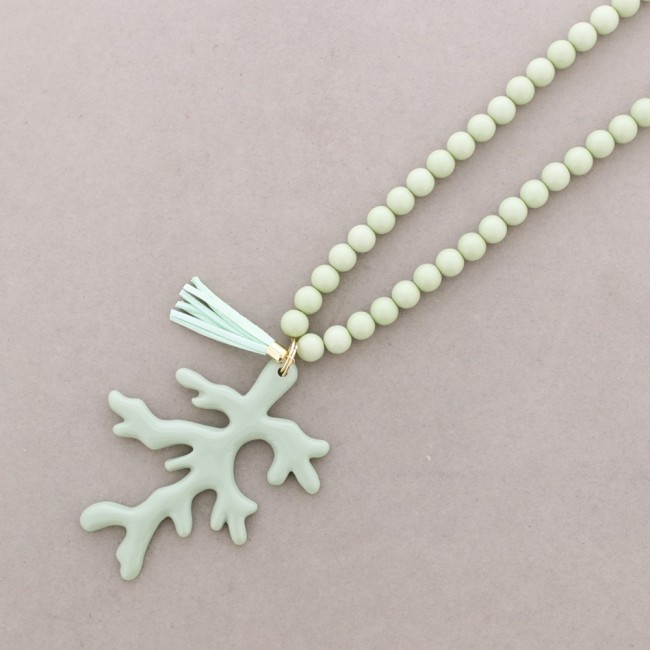 LONG CORAL NECKLACE WITH RESIN PENDANT