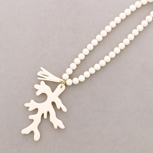 LONG CORAL NECKLACE WITH RESIN PENDANT