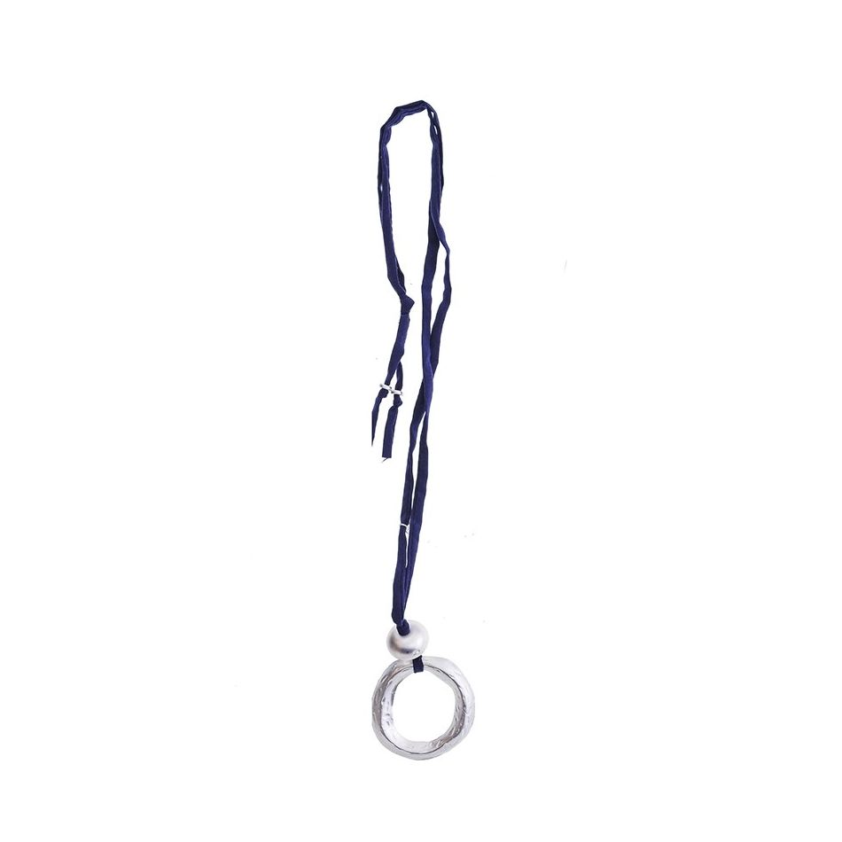 LONG TUBE NECKLACE WITH METAL RING PENDANT