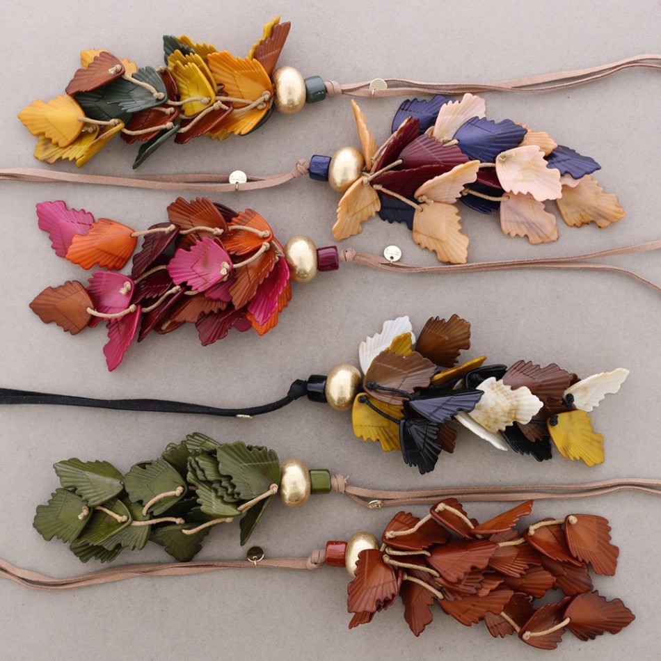 LONG RESIN LEAF PENDANT NECKLACE