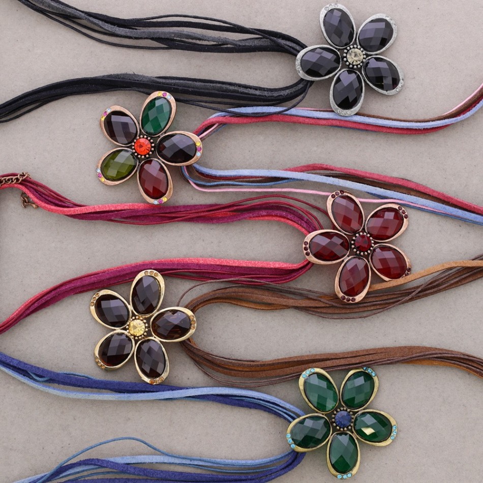 COLLAR COLG.CRISTALES FACETADAS