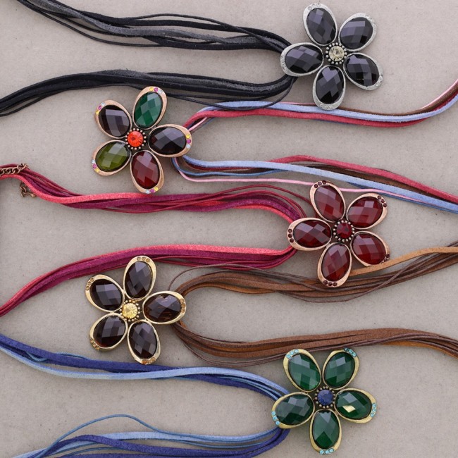 COLLAR COLG.CRISTALES FACETADAS