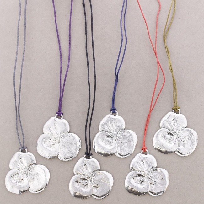 LONG METAL PENDANT NECKLACE