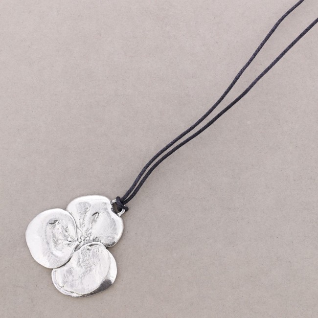 LONG METAL PENDANT NECKLACE