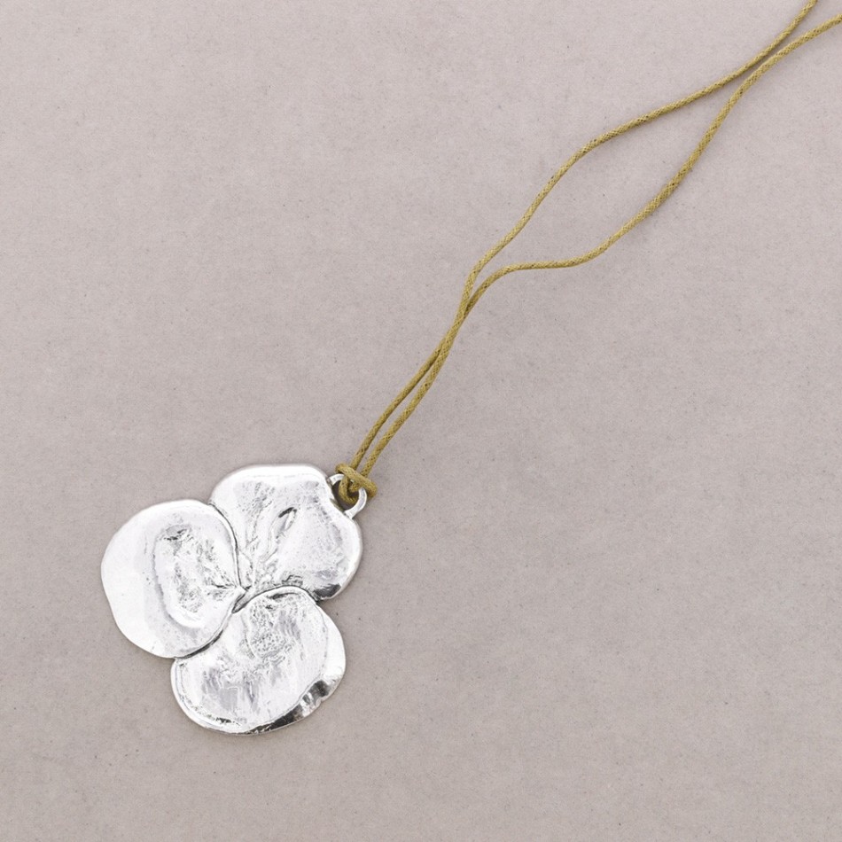 LONG METAL PENDANT NECKLACE