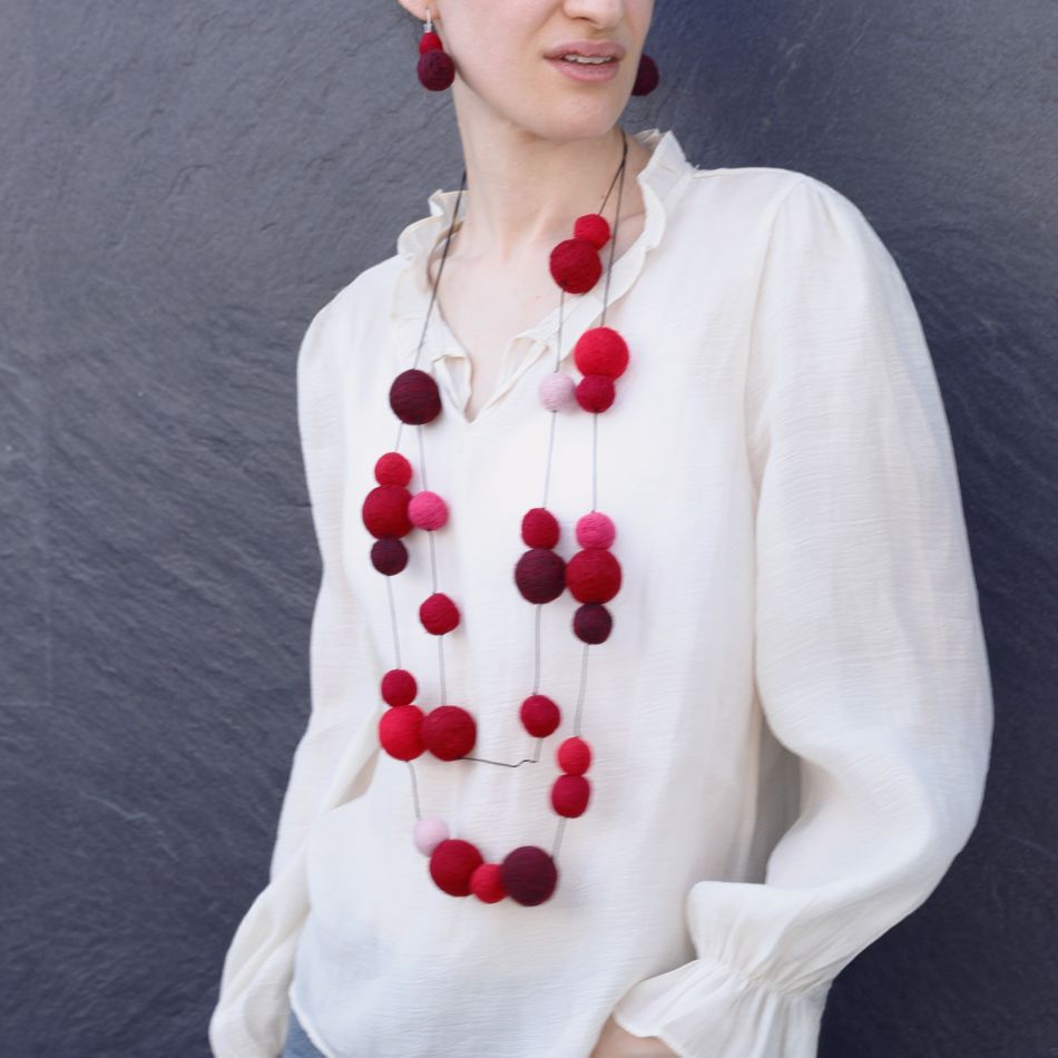 COLLAR LARGO DOBLE FILA BOLAS LANA