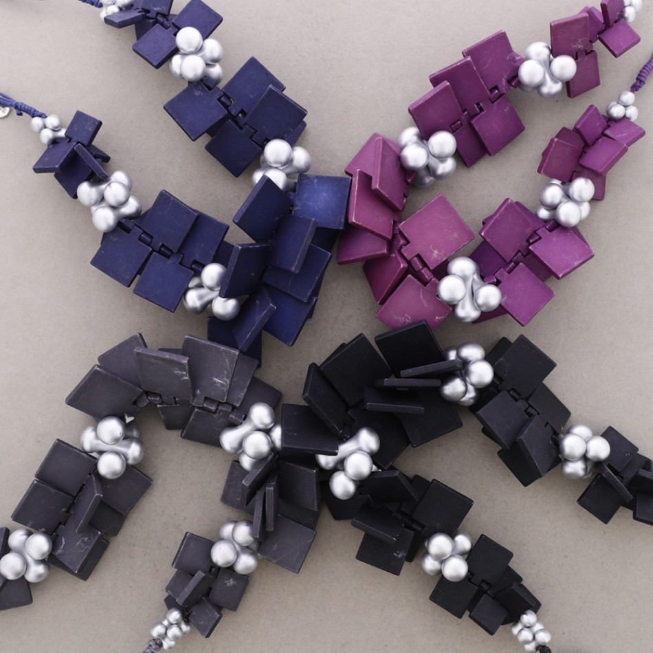 COLLAR LARGO CUENTAS RESINA