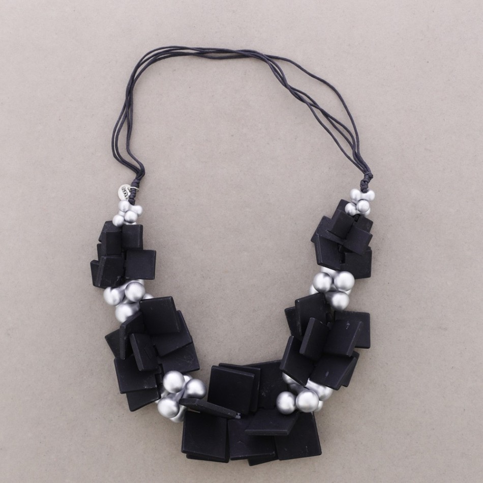LONG RESIN BEAD NECKLACE